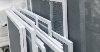 Москитные сетки на пластиковые окна Октябрьский купить по цене от 947 руб.